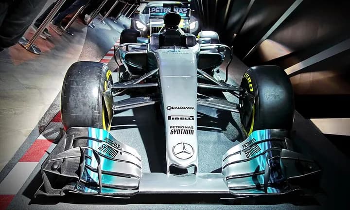 Mercedes F1 W08 EQ Power+