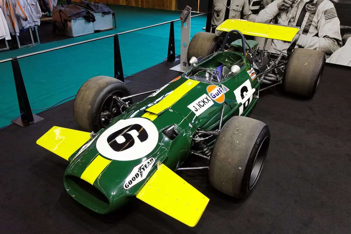 Model illustration: a green and yellow Brabham BT26A, number 6, in Gulf colours with the name J. Ickx, on display at the Rétromobile show. This is not the car in the Spa-Francorchamps museum